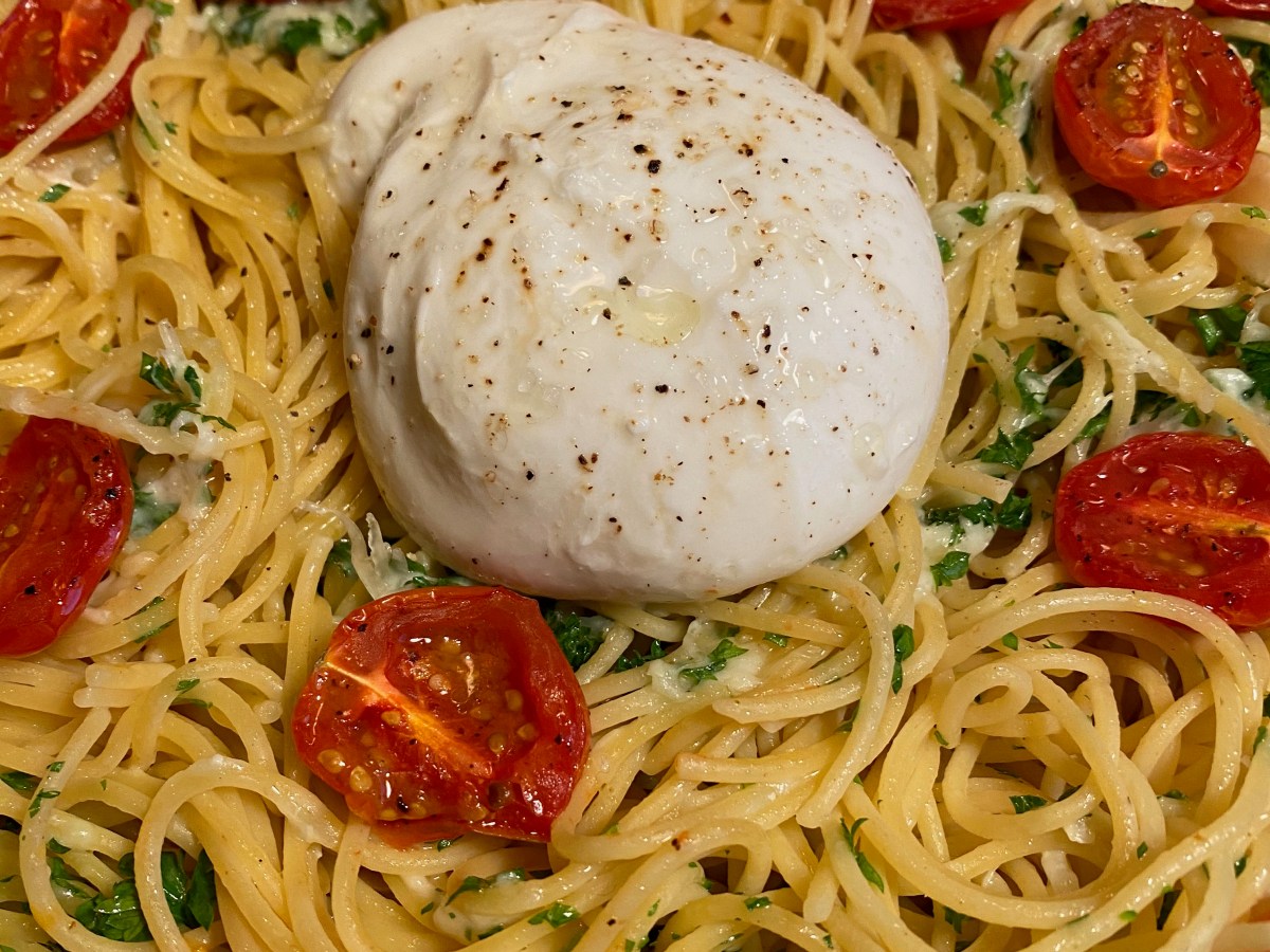 Burrata and Tomato Spaghetti Aglio e&nbsp;Olio