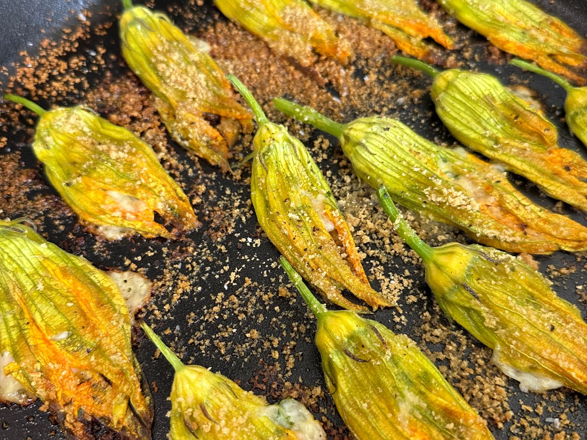 Cheesy, Zesty Stuffed Squash&nbsp;Blossoms